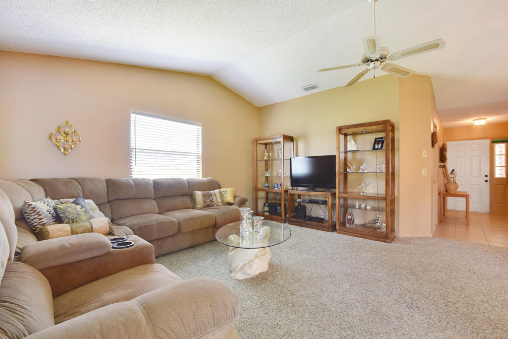 4319 Southeast Boxleaf Place Stuart, FL 34997 - Photo 10 of 27 Living Room