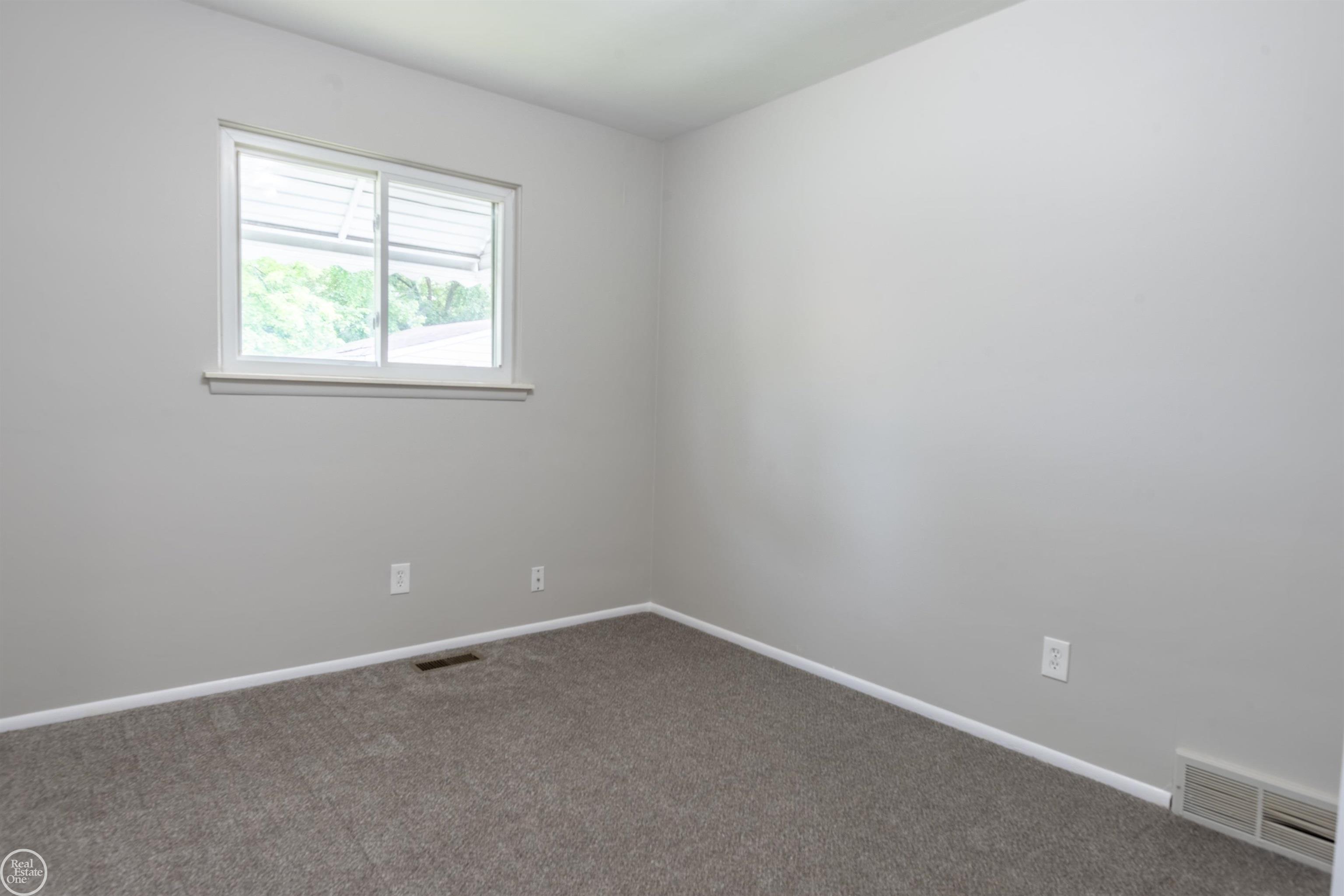 4444 Martin Road Warren, MI 48092 - Photo 10 of 27 50179410-da89836f-0254-4a50-abb2-66bbac4316a7.JPG