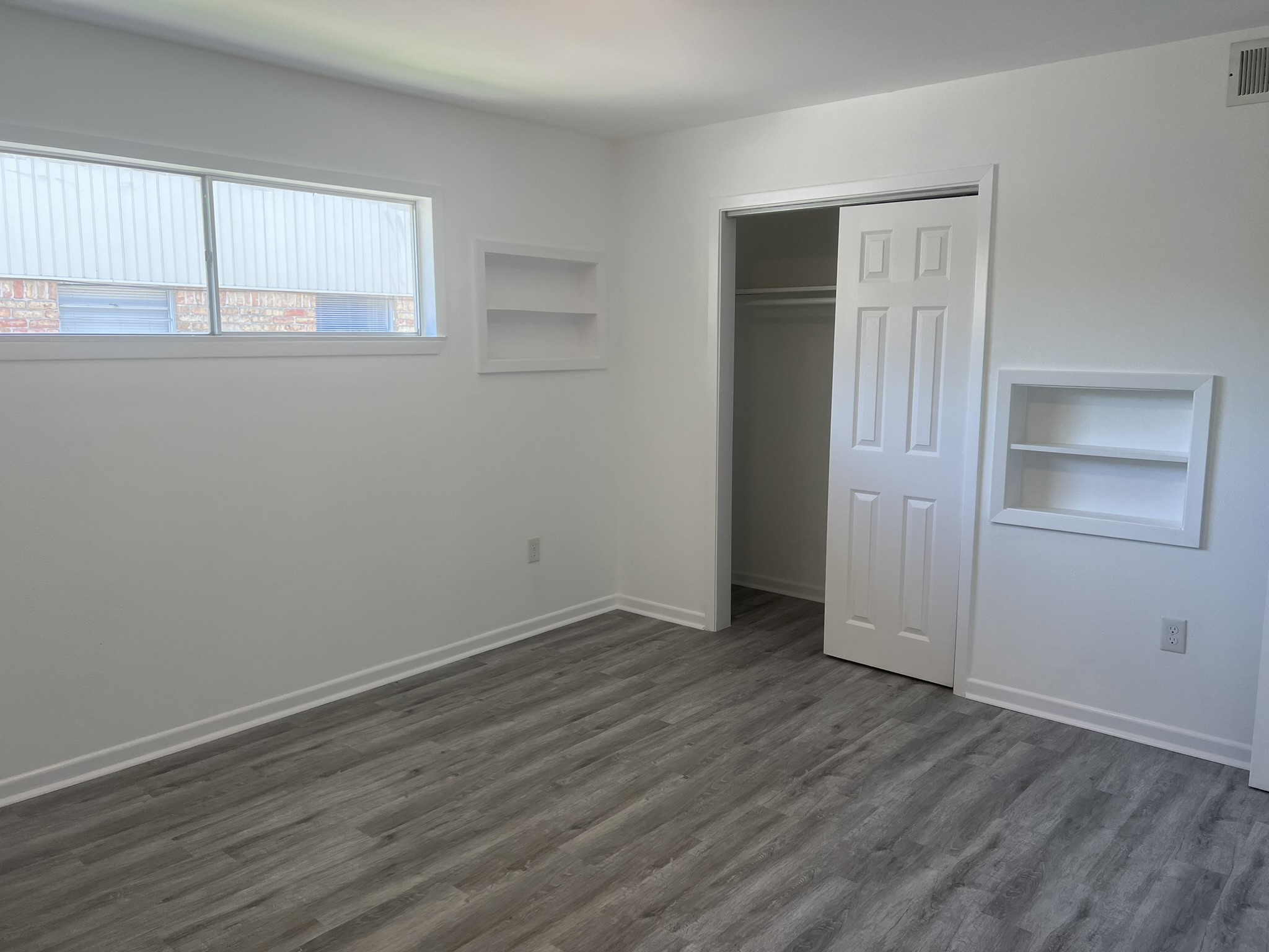 9007 Dunlap Street Houston, TX 77074 - Photo 15 of 22 Bed 1 - large closet