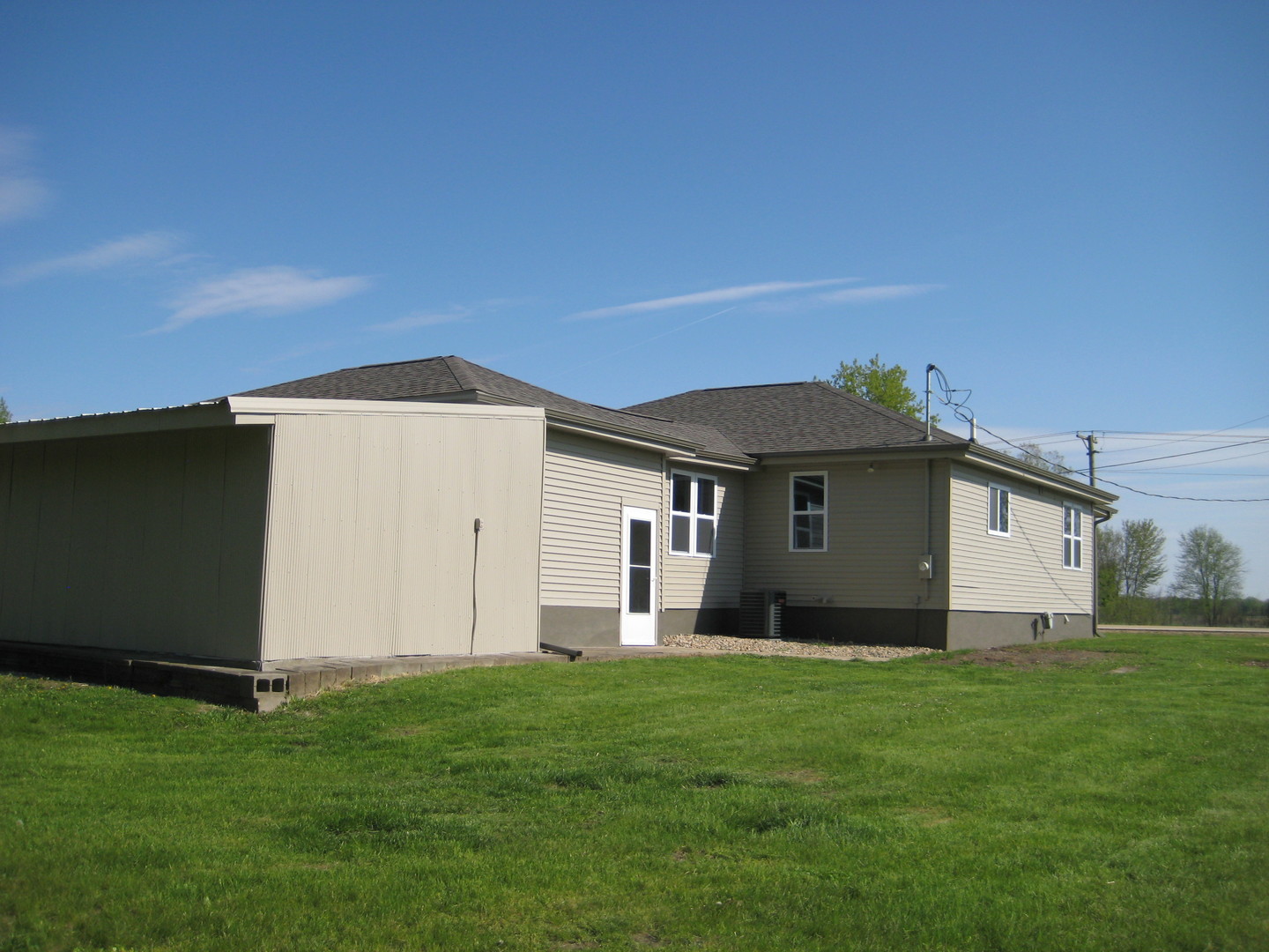 5592 Fulton Road Fulton, IL 61252 - Photo 3 of 10