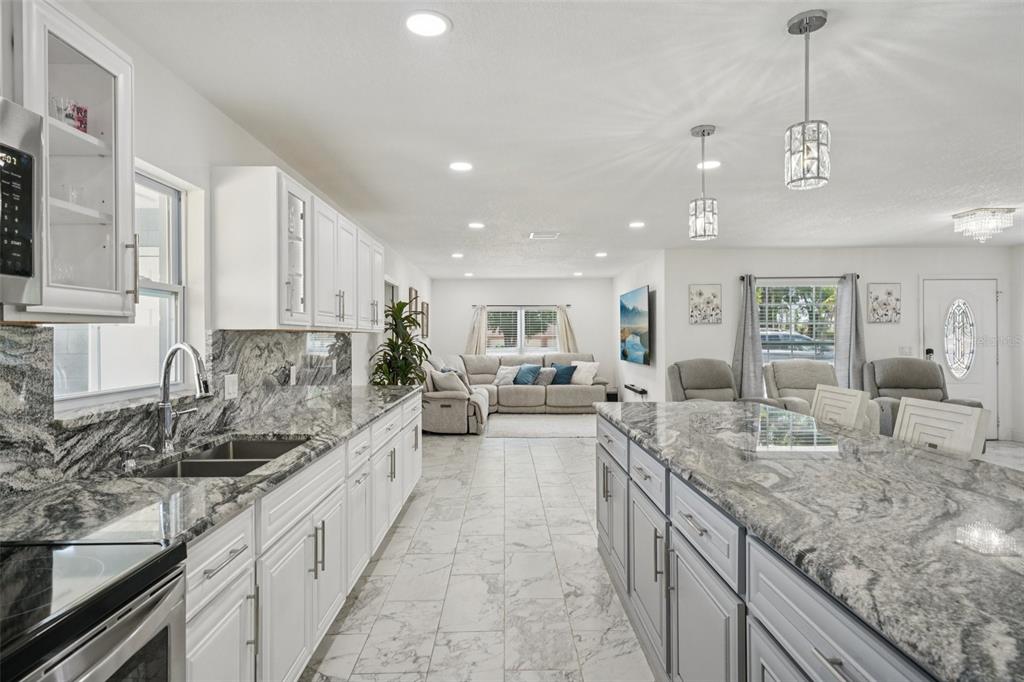 1414 Seffner Valrico Road Seffner, FL 33584 - Photo 11 of 36