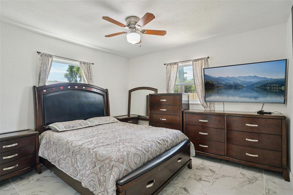 1414 Seffner Valrico Road Seffner, FL 33584 - Photo 18 of 36