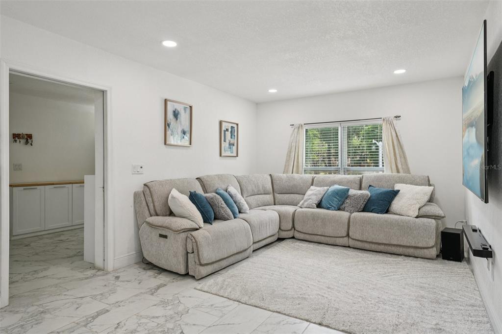 1414 Seffner Valrico Road Seffner, FL 33584 - Photo 3 of 36