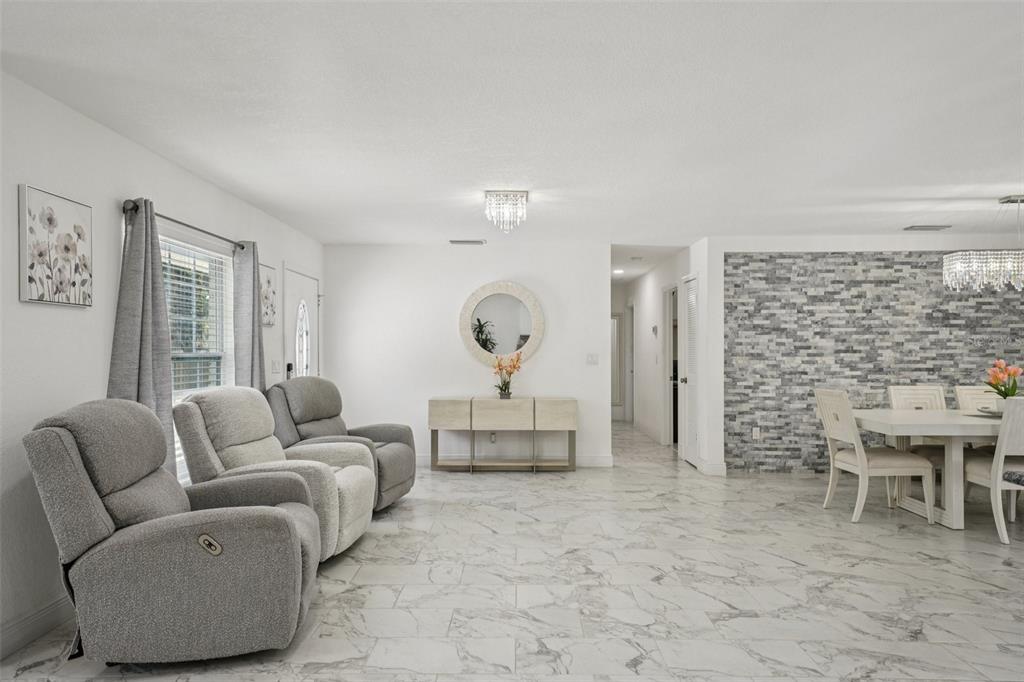 1414 Seffner Valrico Road Seffner, FL 33584 - Photo 4 of 36