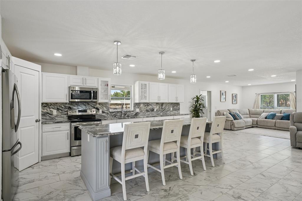 1414 Seffner Valrico Road Seffner, FL 33584 - Photo 10 of 36