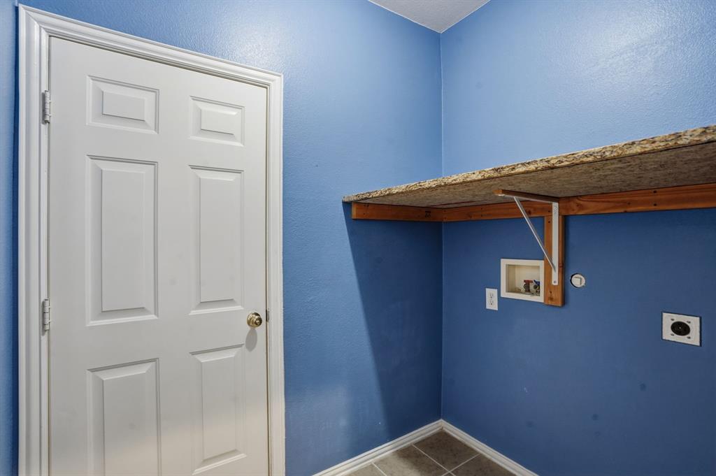 5913 Independence Court Rowlett, TX 75089 - Photo 8 of 27 a view of cupboard