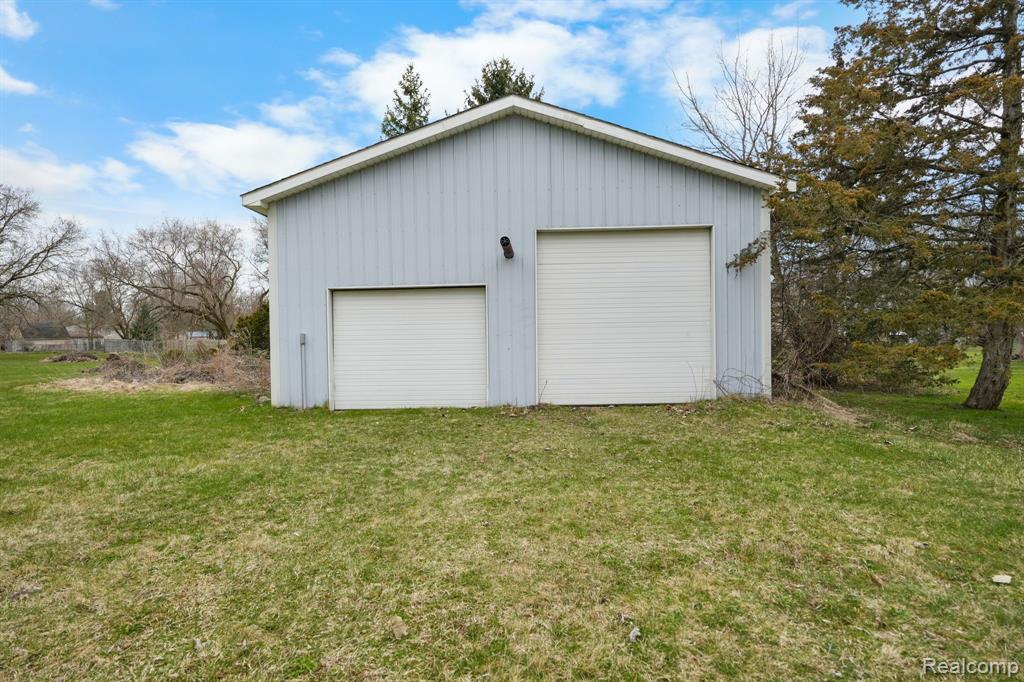 7335 Elms Road Flushing, MI 48433 - Photo 16 of 17