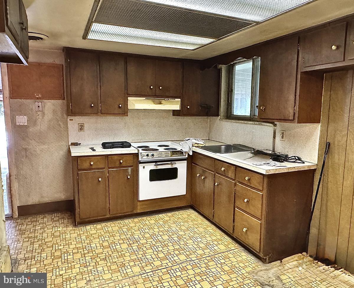 420 Chapel Hill Road Sinking Spring, PA 19608 - Photo 3 of 12 Gallery Image 3