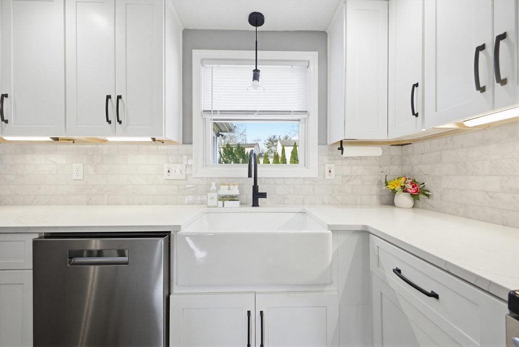 65 Ashtead Road Bridgewater, MA 02324 - Photo 11 of 40