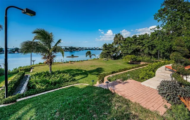 $6,995,000 | 118 Harbor View Lane, Belleair Bluffs, FL 33770