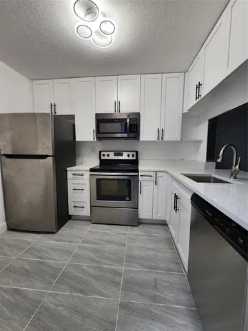 $2,300 | 1156 Northwest 106th Terrace, Unit 204, Hollywood, FL 33026