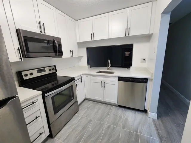 $2,300 | 1156 Northwest 106th Terrace, Unit 204, Hollywood, FL 33026