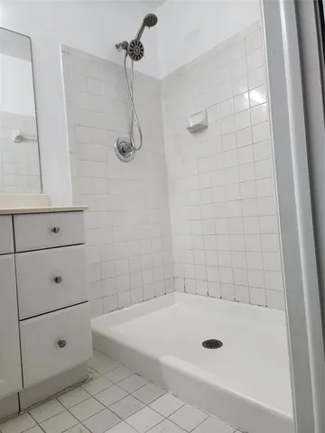 $2,300 | 1156 Northwest 106th Terrace, Unit 204, Hollywood, FL 33026