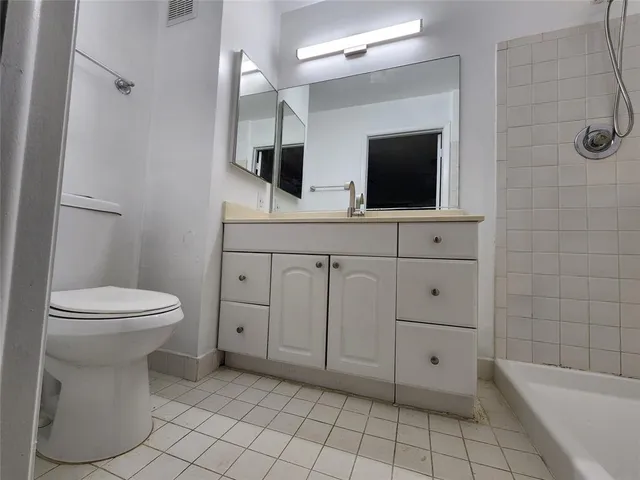 $2,300 | 1156 Northwest 106th Terrace, Unit 204, Hollywood, FL 33026