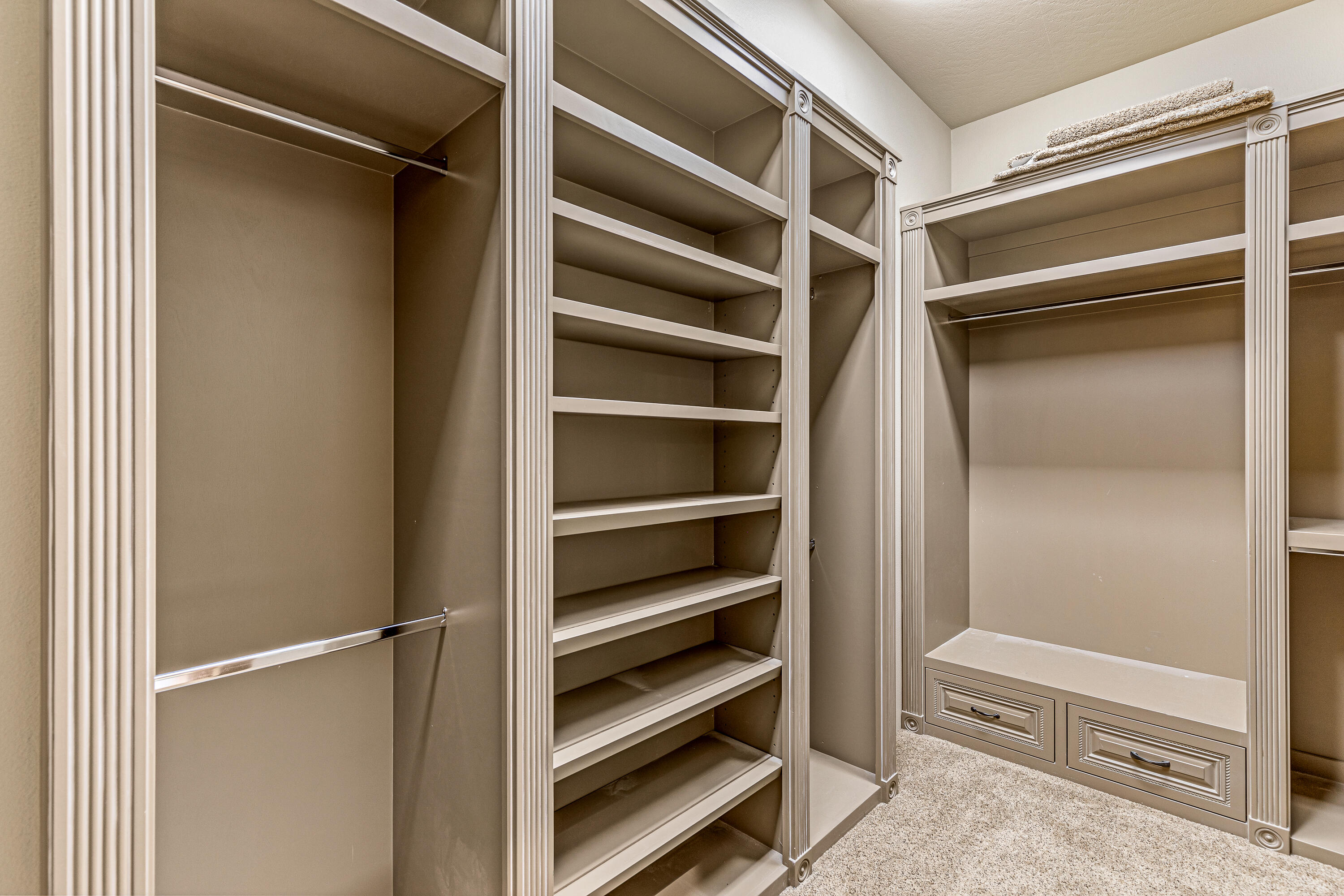 112 East Intervale Road Grants Pass, OR 97527 - Photo 18 of 62 Primary Closet
