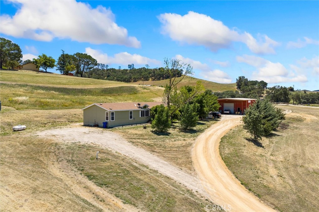 6998 Kingsbury Road Templeton, CA 93465 - Photo 28 of 57 Driveway leading up to the manufactured home and commercial building