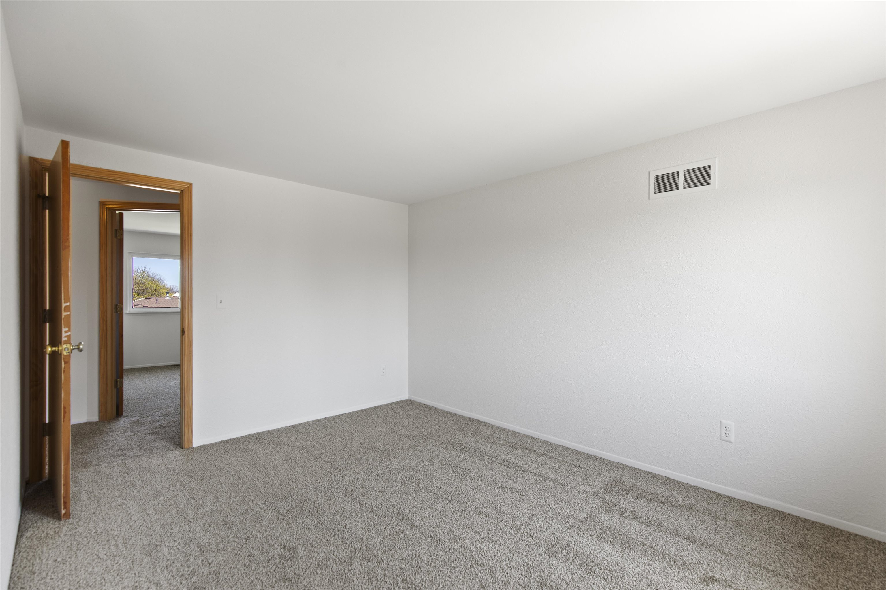 14155 Martin Road Warren, MI 48088 - Photo 28 of 40 50172230-67f71ecf-4e00-429c-ac3f-d79a84fc626c.JPG