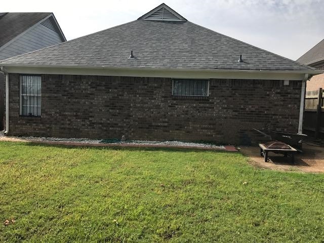 7860 Windy Willow Road Memphis, TN 38125 - Photo 5 of 6 a backyard of a house