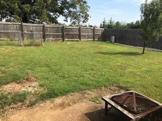 7860 Windy Willow Road Memphis, TN 38125 - Photo 6 of 6 a view of a backyard with wooden fence