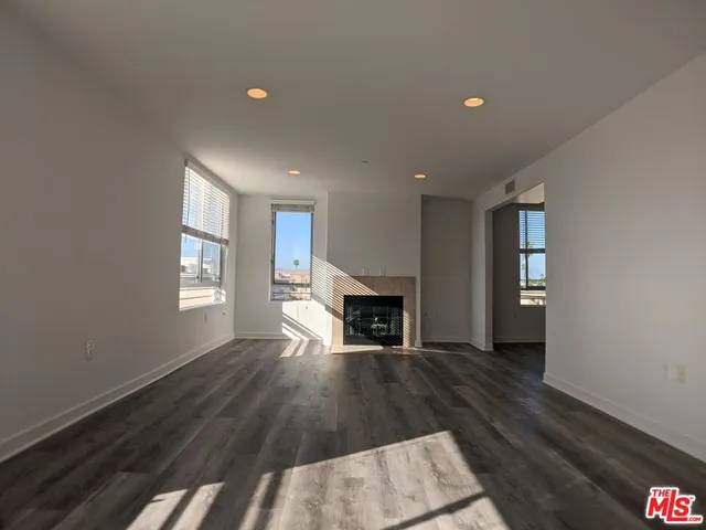 $3,945 | 5143 White Oak Avenue, Unit 306, Encino, CA 91316