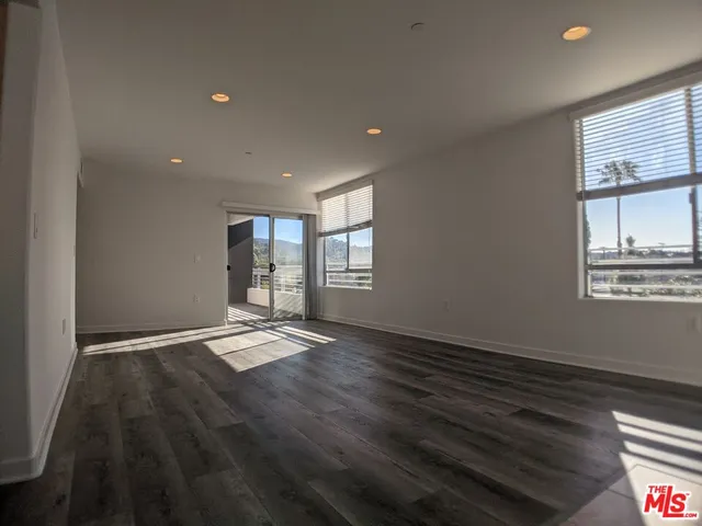 $3,945 | 5143 White Oak Avenue, Unit 306, Encino, CA 91316