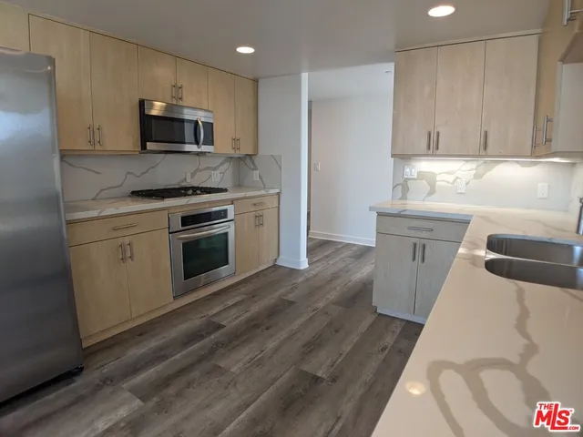 $3,945 | 5143 White Oak Avenue, Unit 306, Encino, CA 91316