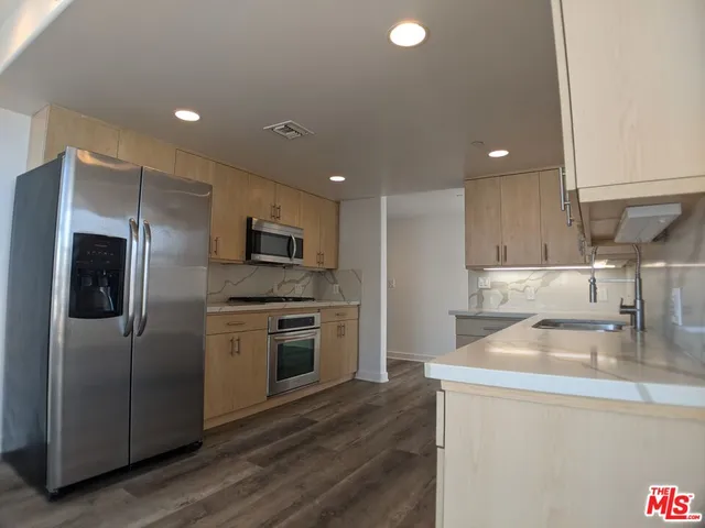 $3,945 | 5143 White Oak Avenue, Unit 306, Encino, CA 91316