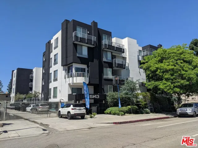 $3,945 | 5143 White Oak Avenue, Unit 306, Encino, CA 91316
