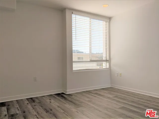 $3,945 | 5143 White Oak Avenue, Unit 306, Encino, CA 91316