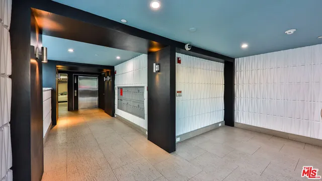 $3,945 | 5143 White Oak Avenue, Unit 306, Encino, CA 91316