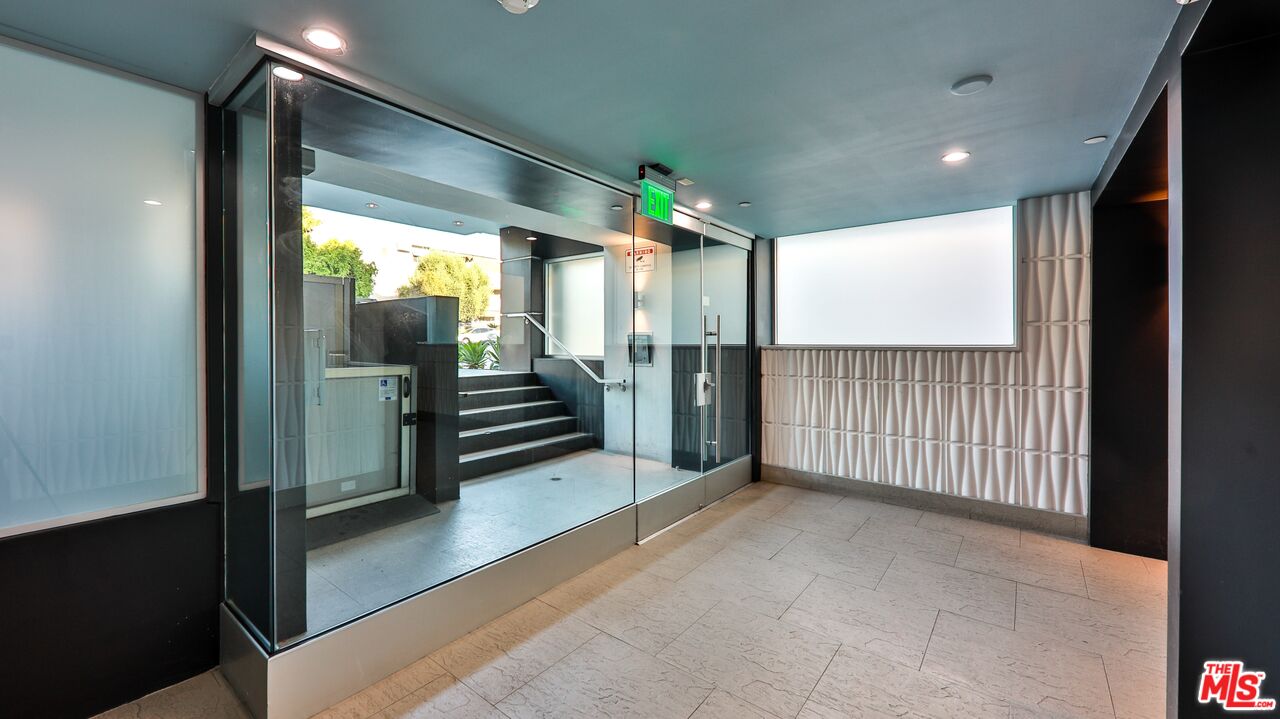 5143 White Oak Avenue, Unit 306 Encino, CA 91316 - Photo 4 of 32 a view of an entryway