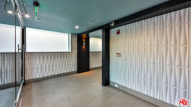 $3,945 | 5143 White Oak Avenue, Unit 306, Encino, CA 91316