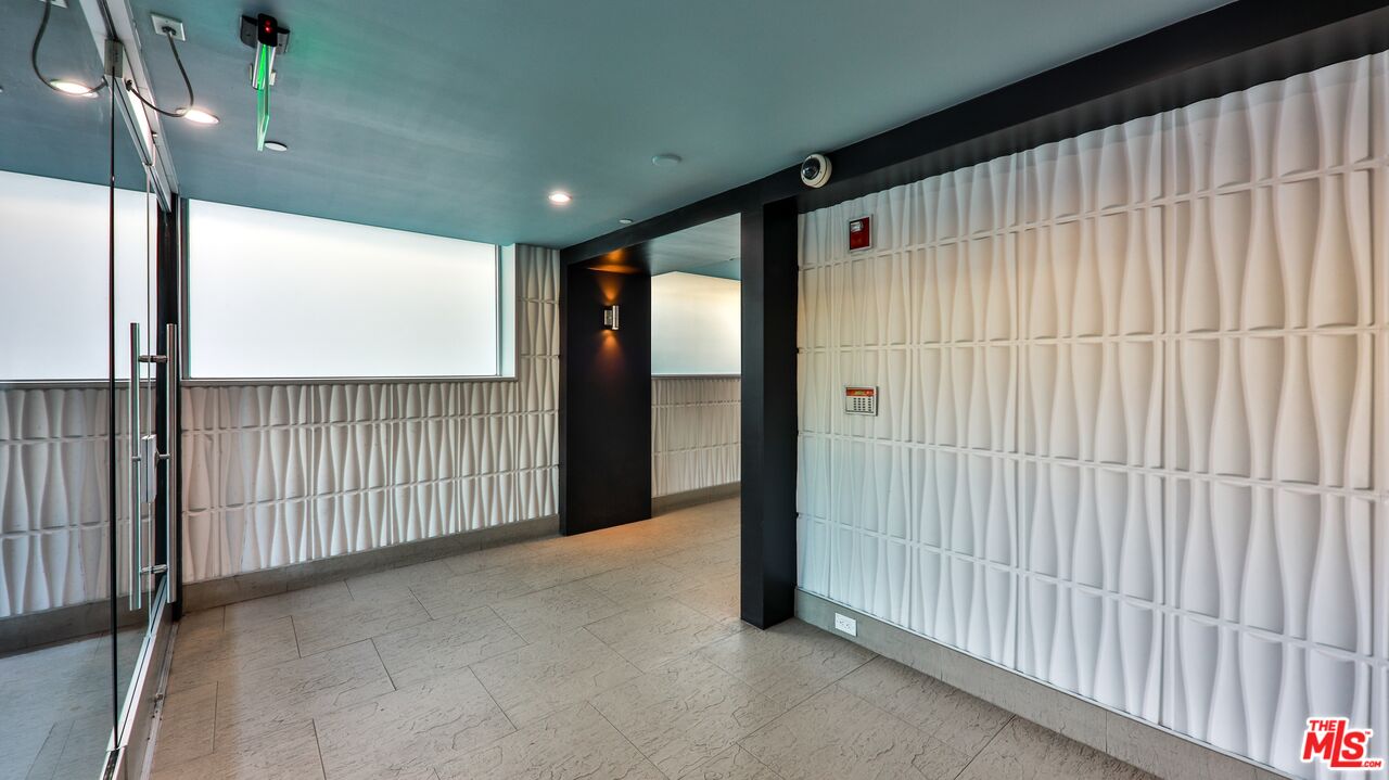 5143 White Oak Avenue, Unit 306 Encino, CA 91316 - Photo 5 of 32