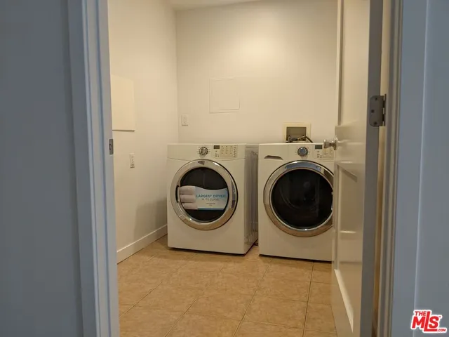 $3,945 | 5143 White Oak Avenue, Unit 306, Encino, CA 91316