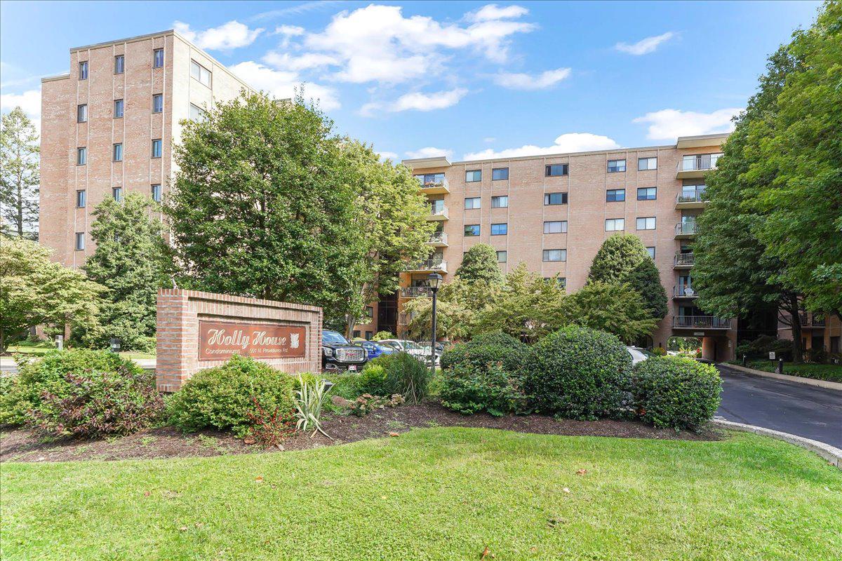 501 North Providence Road, Unit 213 Media, PA 19063 - Photo 2 of 30 Holly House Condo in Media, PA