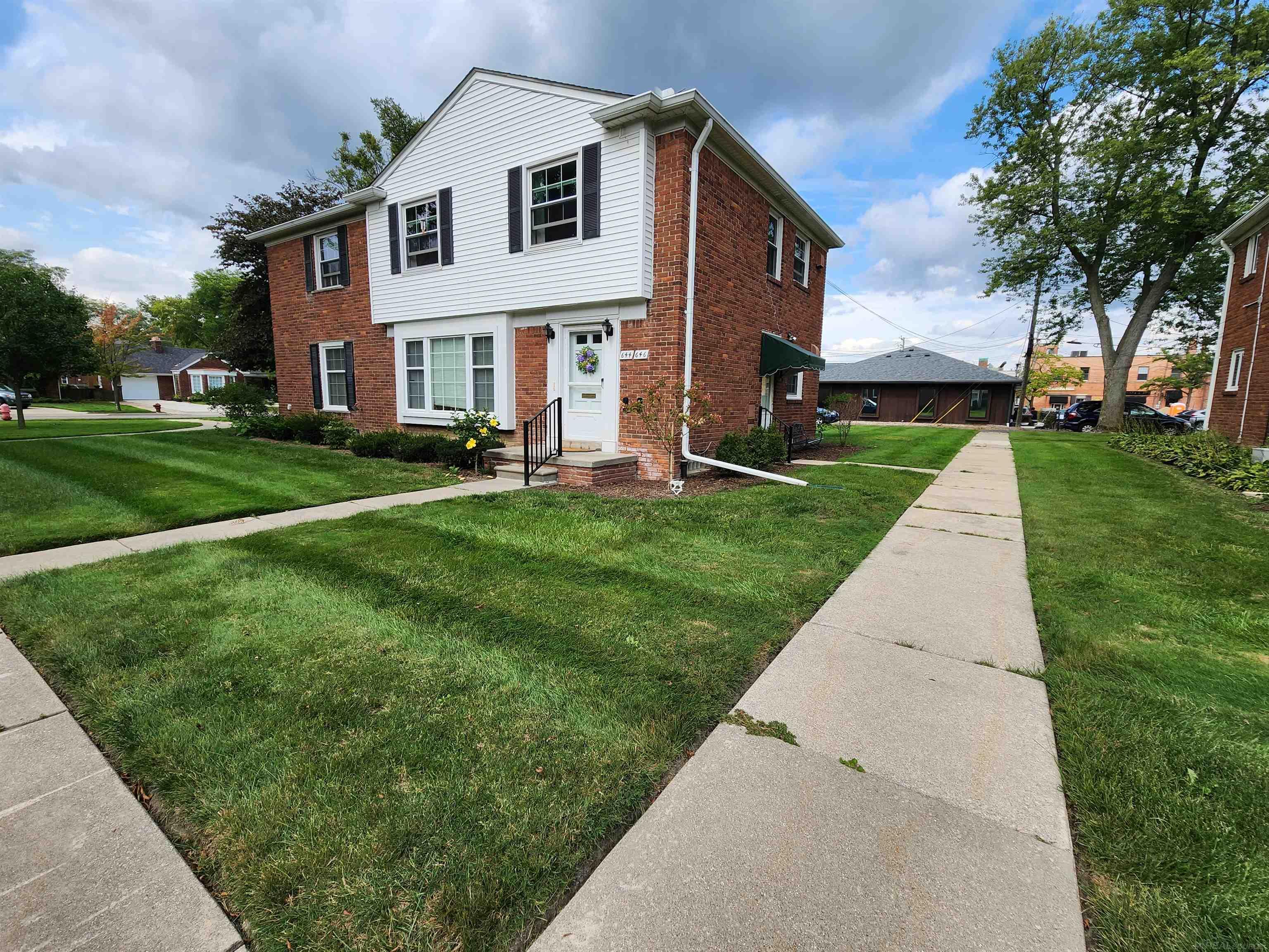 644 Cadieux Road Grosse Pointe, MI 48230 - Photo 3 of 22