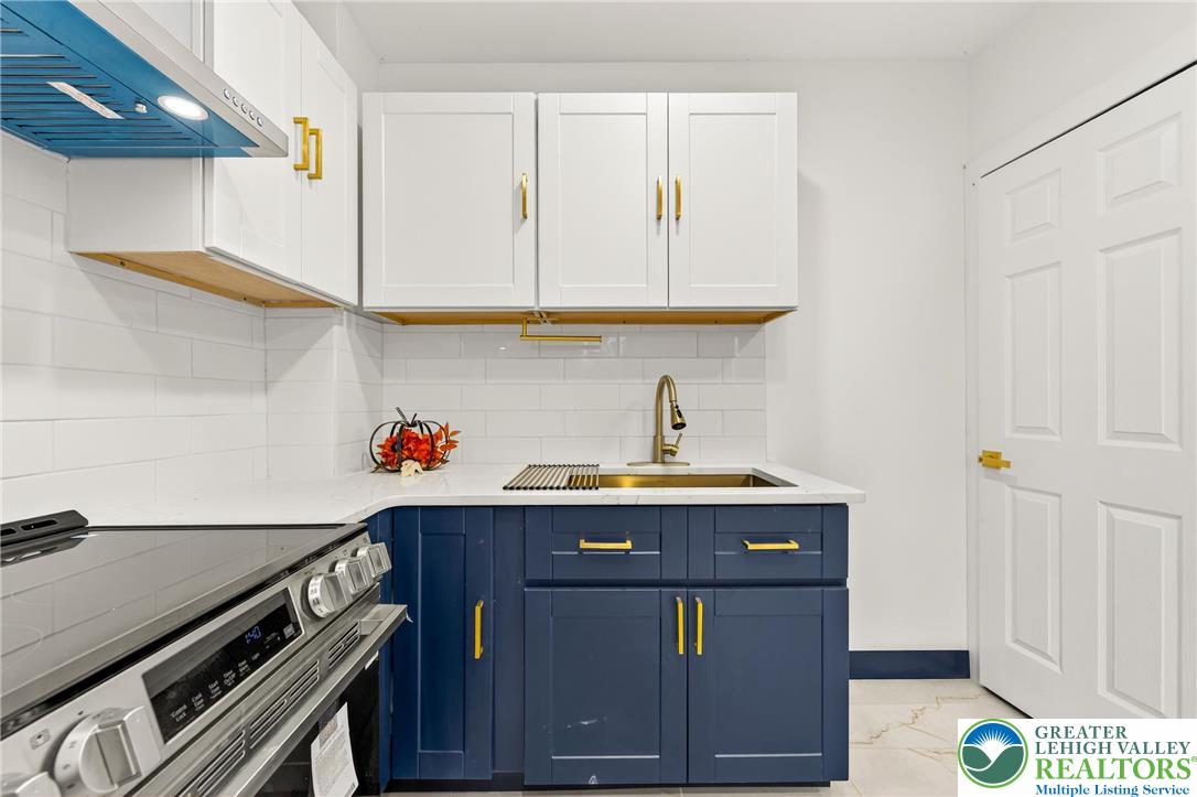 43 Evergreen Street Nazareth, PA 18064 - Photo 14 of 39 a kitchen with a stove and a sink