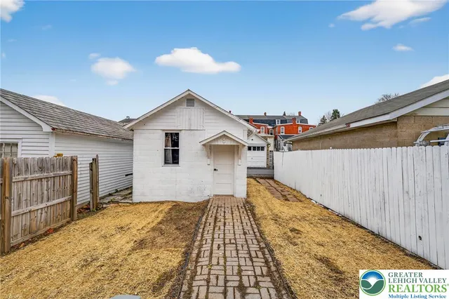 a view of backyard of house