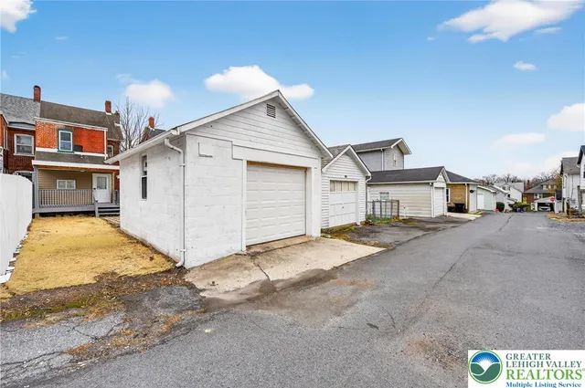 $319,900 | 43 Evergreen Street, Nazareth, PA 18064