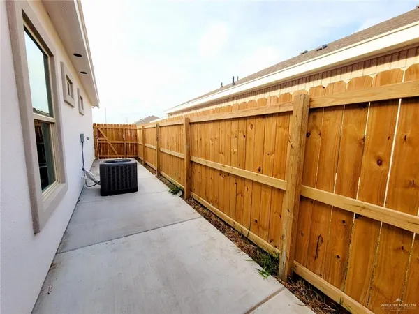 $1,100 | 5901 Swallow Avenue, Unit 2, Mission, TX 78573