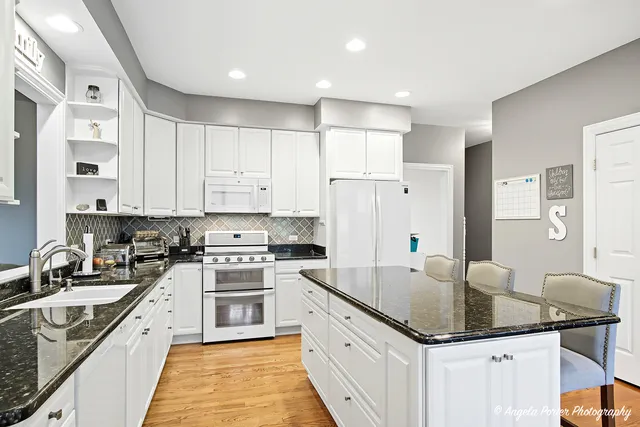 $624,900 | 9 Bordeaux Court, Oakwood Hills, IL 60013