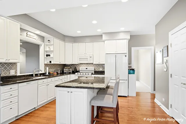 $624,900 | 9 Bordeaux Court, Oakwood Hills, IL 60013