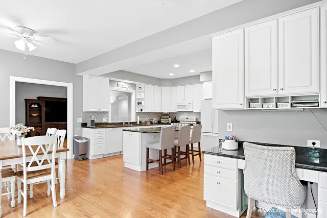 $624,900 | 9 Bordeaux Court, Oakwood Hills, IL 60013