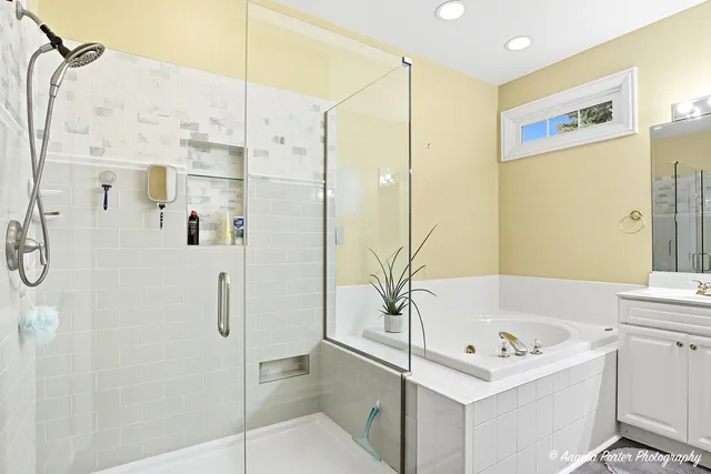 $624,900 | 9 Bordeaux Court, Oakwood Hills, IL 60013