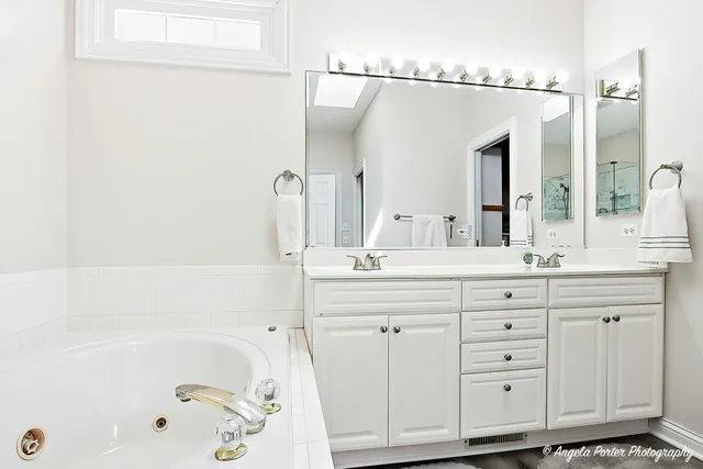 $614,900 | 9 Bordeaux Court, Oakwood Hills, IL 60013