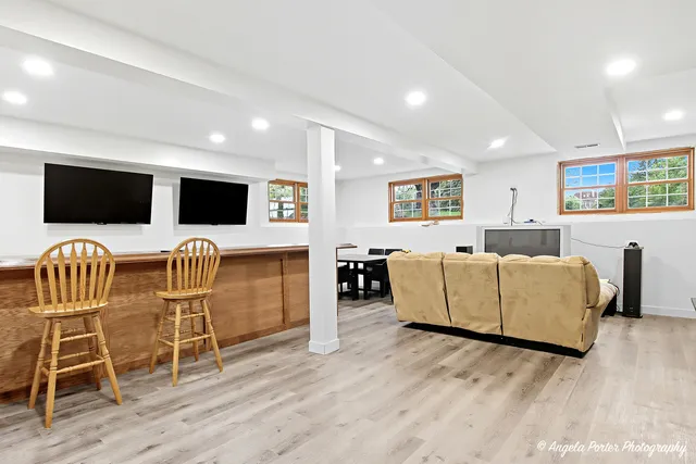 $614,900 | 9 Bordeaux Court, Oakwood Hills, IL 60013