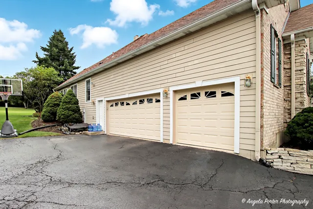 $624,900 | 9 Bordeaux Court, Oakwood Hills, IL 60013