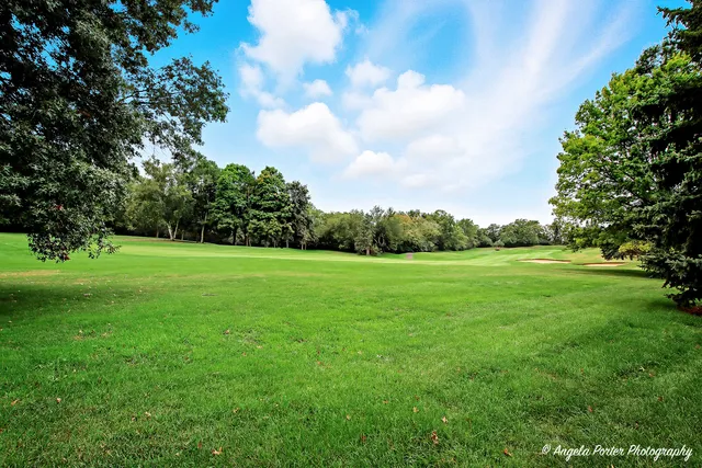 $624,900 | 9 Bordeaux Court, Oakwood Hills, IL 60013