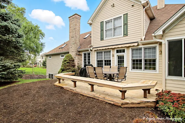 $624,900 | 9 Bordeaux Court, Oakwood Hills, IL 60013