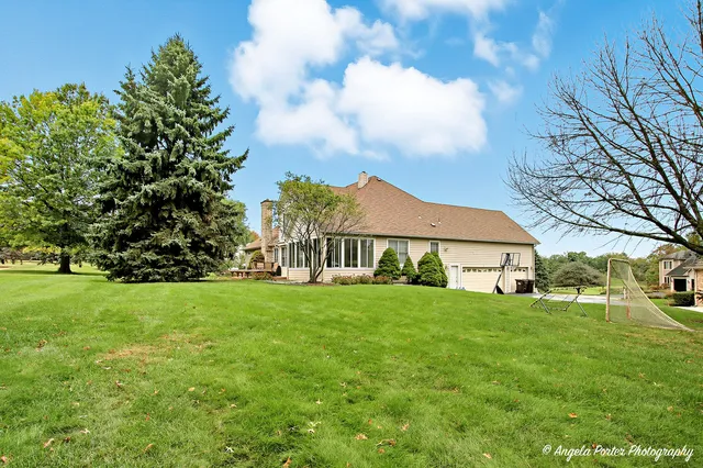 $624,900 | 9 Bordeaux Court, Oakwood Hills, IL 60013